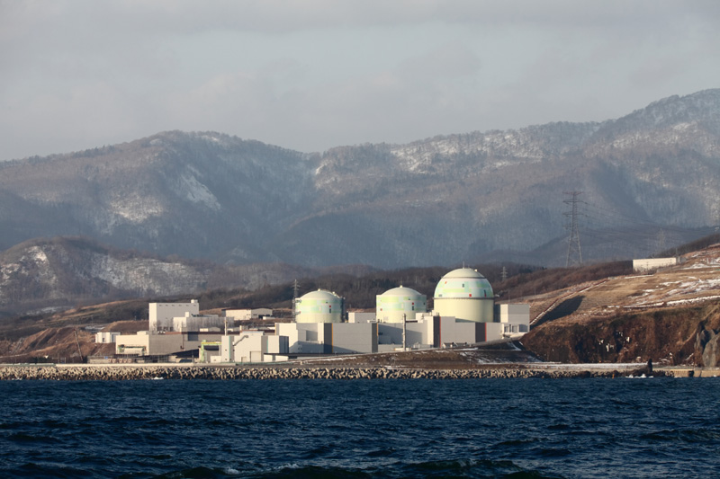 泊原子力発電所　左から１号機・２号機・３号機＜写真提供：北海道電力＞